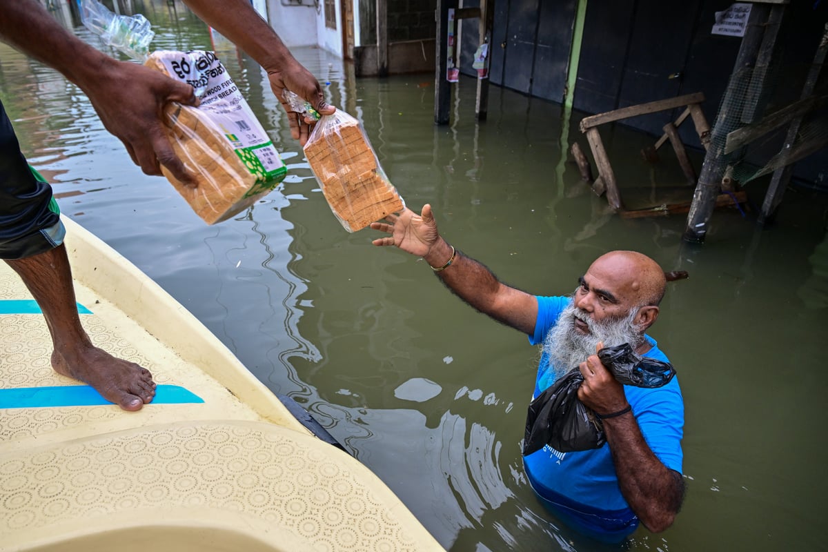 Sri Lanka seeks foreign help as cyclone toll hits 123