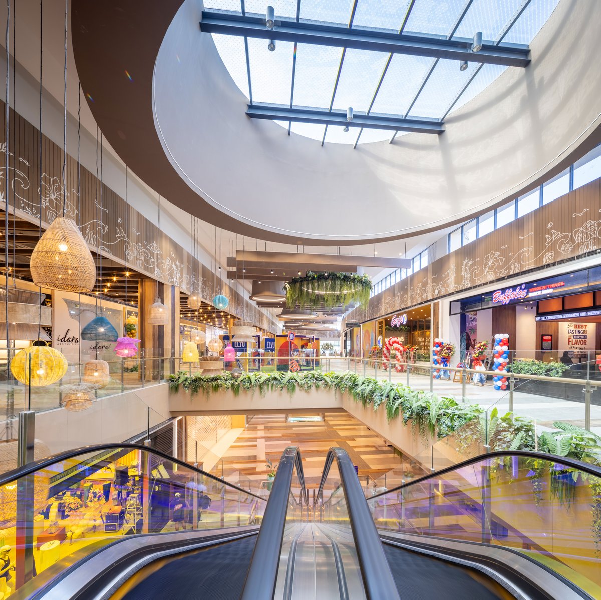 The high ceilings and bright spaces in the new SM La Union reduce energy consumption during the mall’s daytime operations, allowing mallgoers to bask in the sun while completing shopping errands.