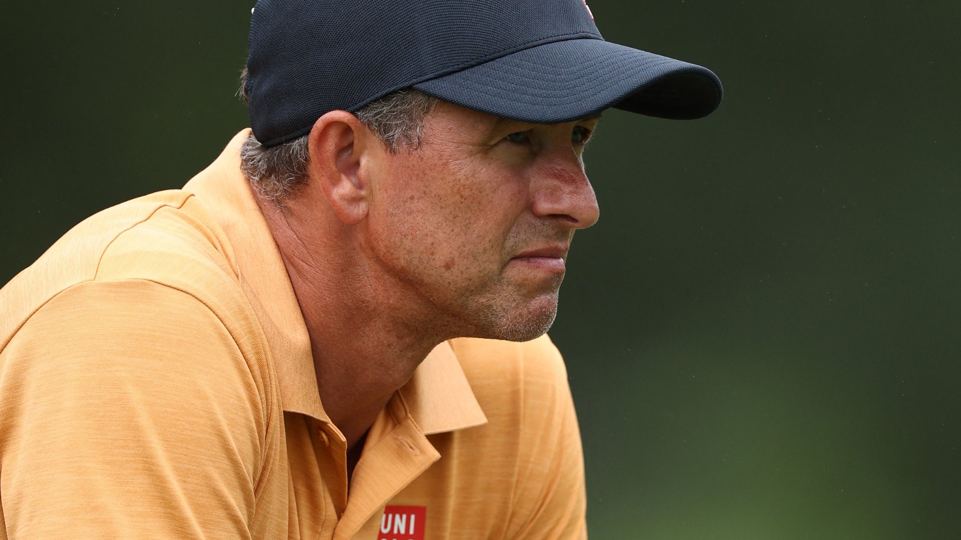 Adam Scott keeps his composure as he stays within striking distance of leaders David Puig, Ricardo Gouveia, and Anthony Quayle in the Australian PGA Championship on Saturday.