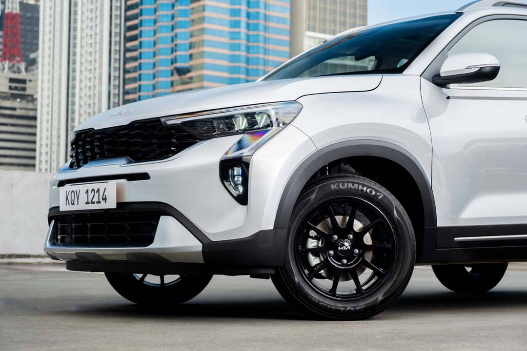 BLACK wheels create a bold contrast on the Sparkling Silver variant.