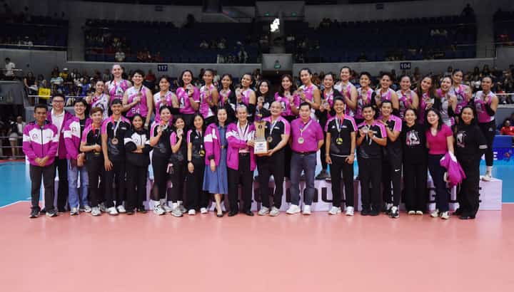 Akari proudly shows off the third-place trophy following its 15-25, 25-23, 21-25, 26-24, 20-18 win over PLDT in the PVL Reinforced Conference on Sunday at the Smart Araneta Coliseum.
