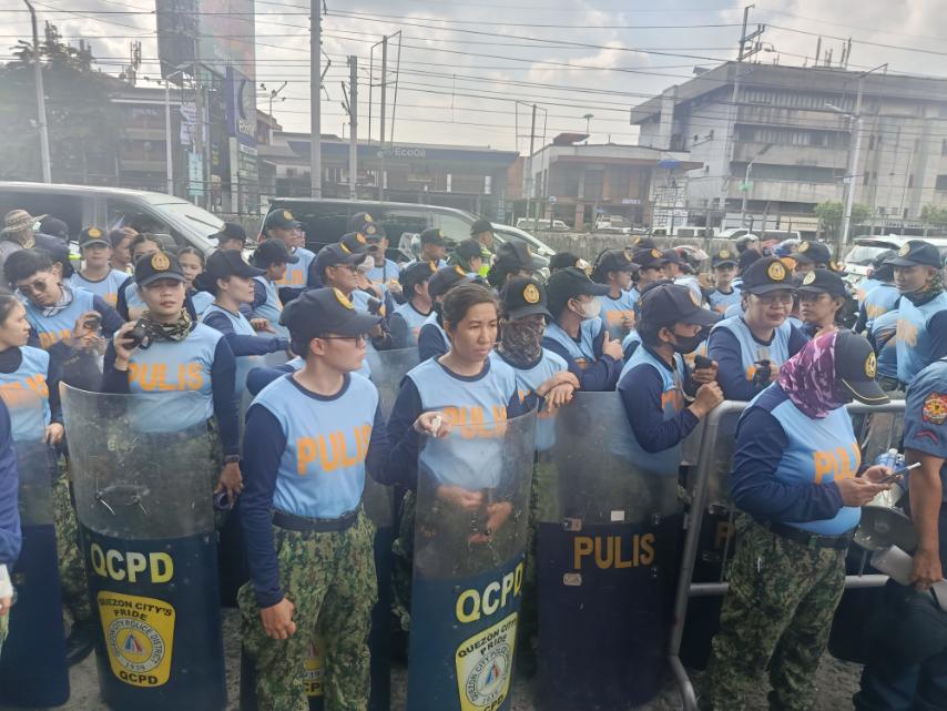Police outnumber protesters at People Power Monument rally