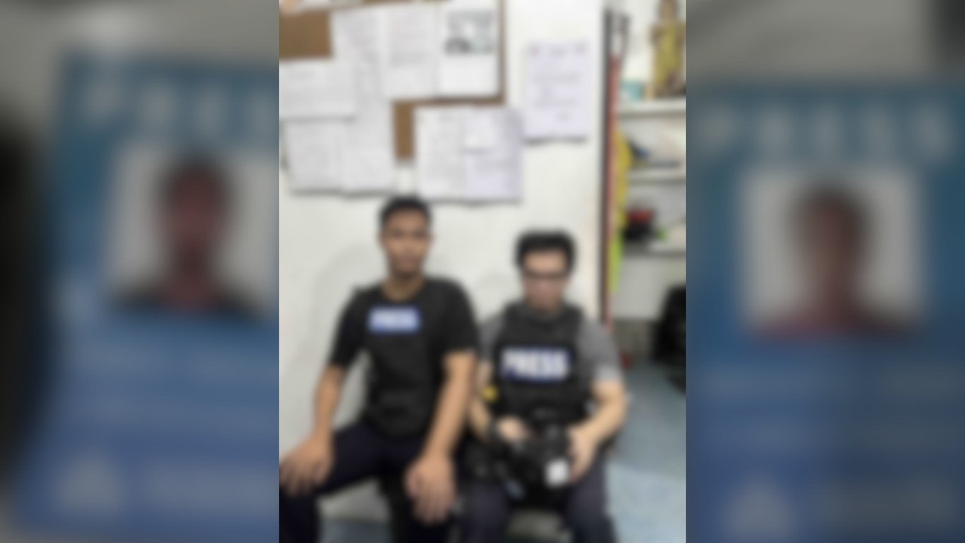 Journos slam cops over safety gear crackdown