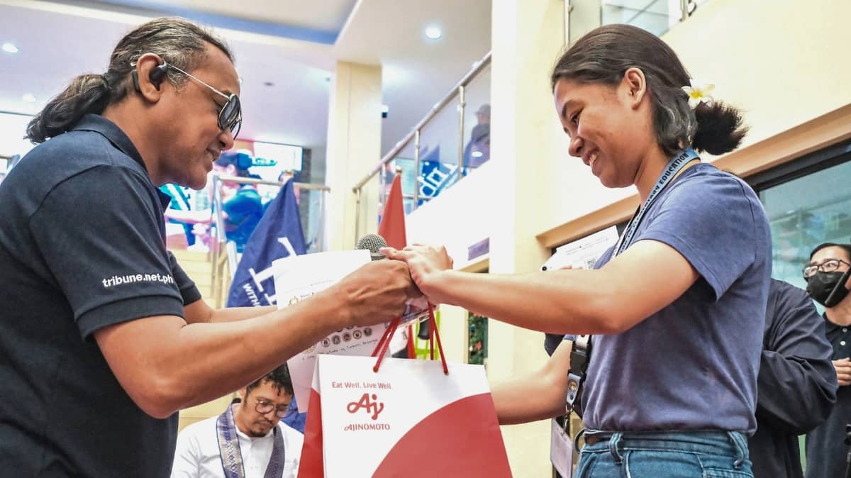 Hands meet hands, prizes change possession, but the real victory is entrepreneurial curiosity and determination.DAILY TRIBUNE editor Elmer Manuel ushers a prize to an AIF participant in Santo Tomas, Batangas.