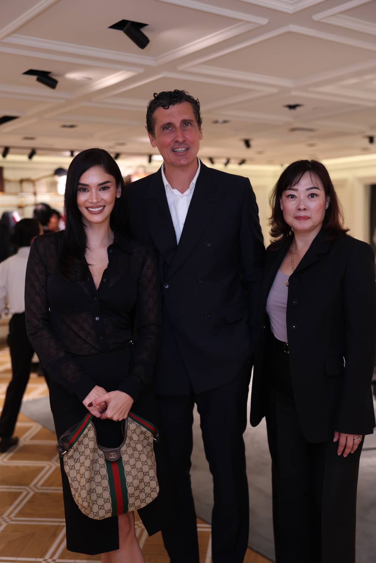 Pia Wurtzbach Jauncey, Alessandro Belloli (Gucci Singapore, Malaysia, Philippines, and Guam’s general manager) and Binh Wong (Gucci Philippines and Guam’s market director).