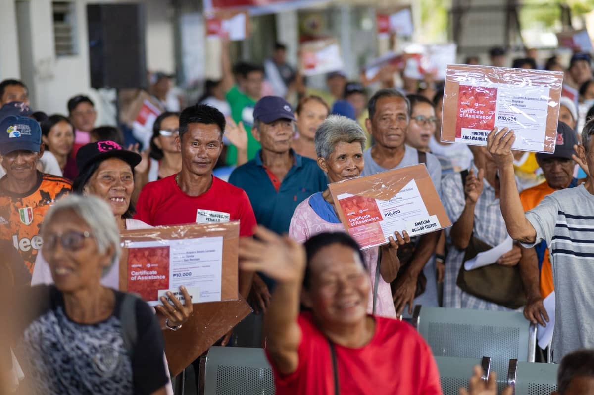 SMILES and relief fill recipients of a home recovery support from the Aboitiz Foundation and OneAboitiz. The aid consisting of cement, materials and labor assistance — made possible through more than P3.6 million in donations — will help them rebuild their homes damaged by the 6.9-magnitude earthquake.
