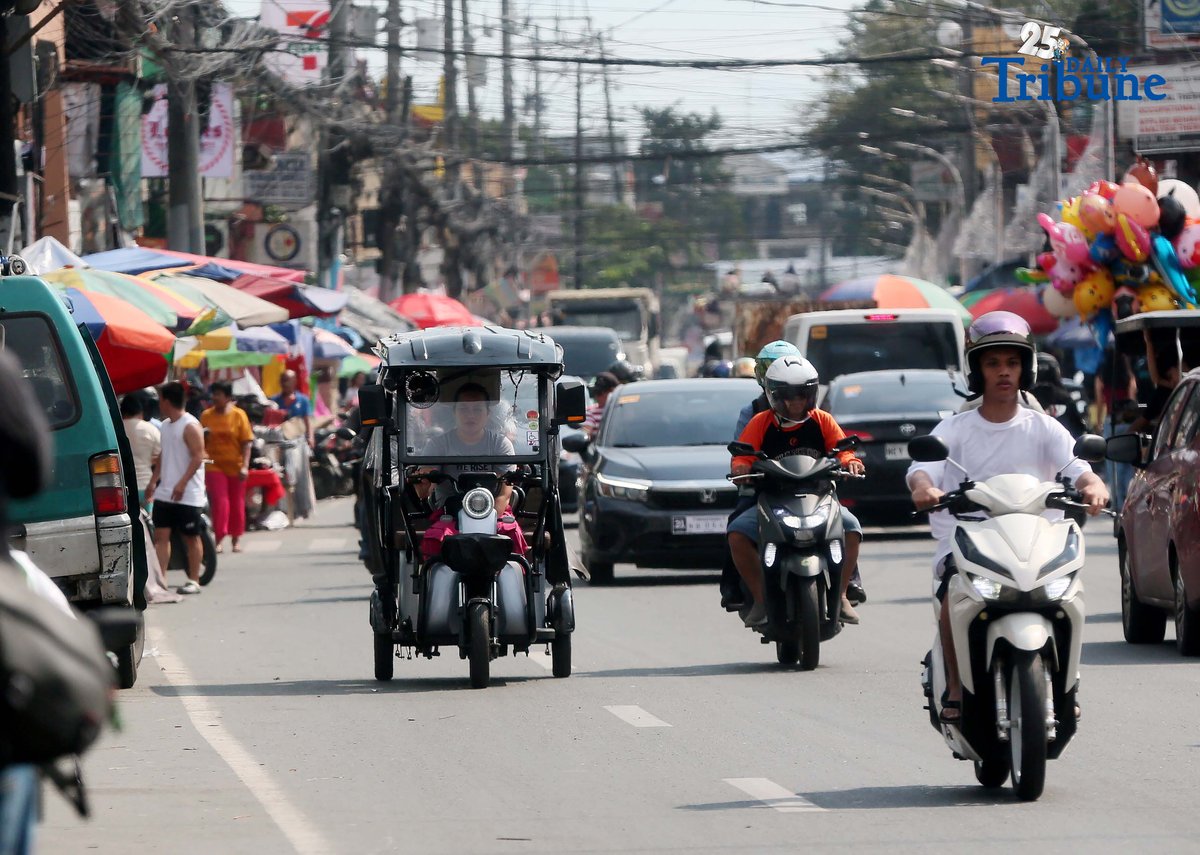 (December 01 2025) E-trike was seen traversing at the main road of Bonifacio Avenue in Cainta Rizal on Monday December 1 2025. The Land Transportation Office (LTO) has postponed the enforcement of its plan to impound light electric vehicles (LEVs) operating on national highways, moving the start date from Dec. 1, 2025 to Jan. 2, 2026. Photo/Analy Labor
