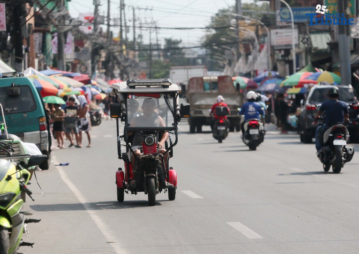 (December 01 2025) E-trike was seen traversing at the main road of Bonifacio Avenue in Cainta Rizal on Monday December 1 2025. The Land Transportation Office (LTO) has postponed the enforcement of its plan to impound light electric vehicles (LEVs) operating on national highways, moving the start date from Dec. 1, 2025 to Jan. 2, 2026. Photo/Analy Labor
