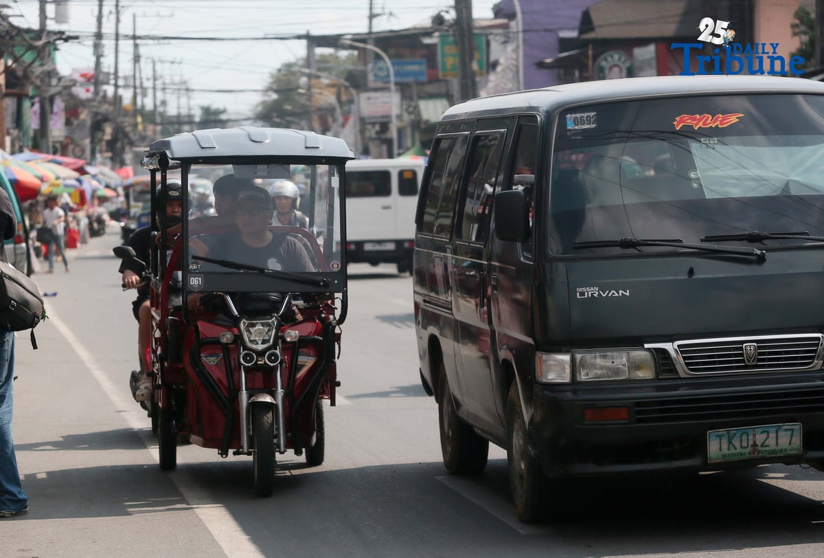 (December 01 2025) E-trike was seen traversing at the main road of Bonifacio Avenue in Cainta Rizal on Monday December 1 2025. The Land Transportation Office (LTO) has postponed the enforcement of its plan to impound light electric vehicles (LEVs) operating on national highways, moving the start date from Dec. 1, 2025 to Jan. 2, 2026. Photo/Analy Labor