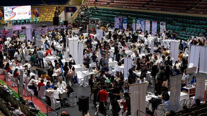 Jobseekers line up to apply for positions during the “Mega Job Fair: Trabaho Para sa Pasayeño” at the Cuneta Astrodome in Pasay City on Monday, 1 December 2025, held in celebration of the city’s 162nd founding anniversary.
Organized by the Pasay City government in partnership with the Department of Labor and Employment, the fair offers opportunities with 46 local employers, as well as applications for four overseas job openings and several government positions.