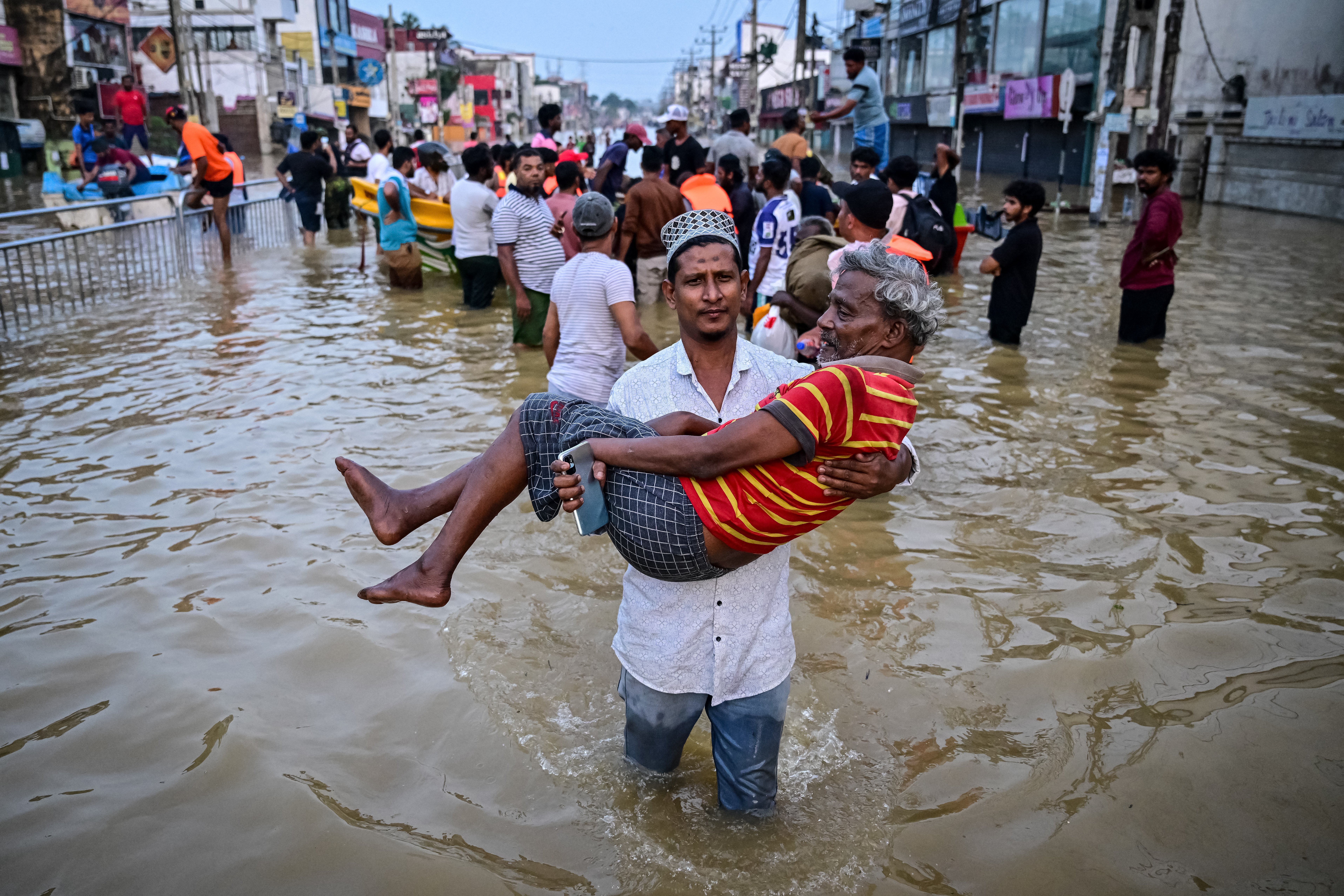 Militaries aid Asia flood victims as toll nears 1,000