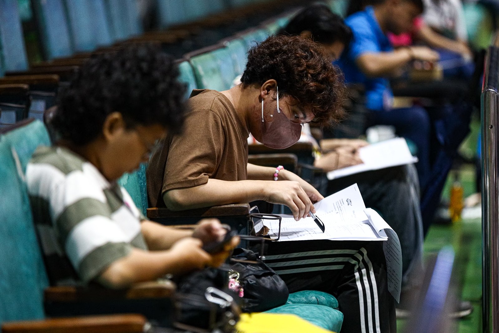 Jobseekers line up to apply for positions during the “Mega Job Fair: Trabaho Para sa Pasayeño” at the Cuneta Astrodome in Pasay City on Monday, 1 December 2025, held in celebration of the city’s 162nd founding anniversary.

Organized by the Pasay City government in partnership with the Department of Labor and Employment, the fair offers opportunities with 46 local employers, as well as applications for four overseas job openings and several government positions.
