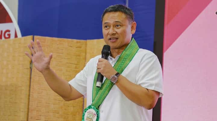 Union backs Angara, calls for P20K CNA