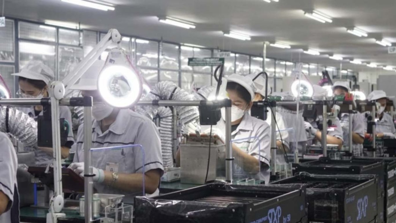 Phl boosts job creation as unemployment rises 
