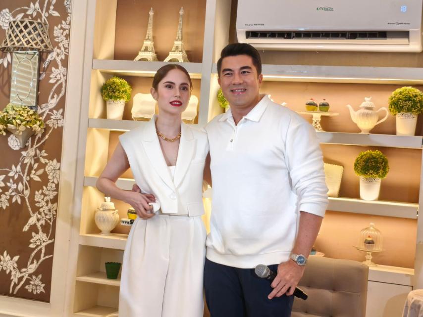 The Manzanos hold a Thanksgiving party for the entertainment press
