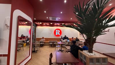 What’s fun is that the place behind these well-loved delicacies just went through a thorough aesthetic renovation, and it shows at SM Mall of Asia.