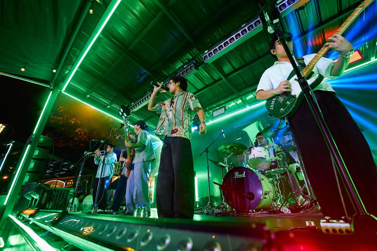 Lola Amour peformed the opening day of Jameson Distillery on Tour 2025.