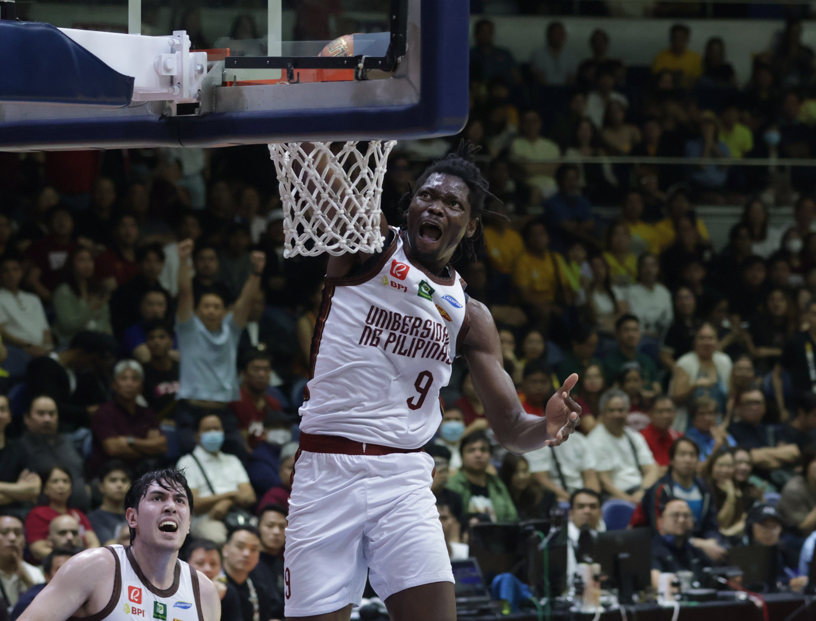 Marvelous Maroons: UP makes finals return; La Salle stays alive