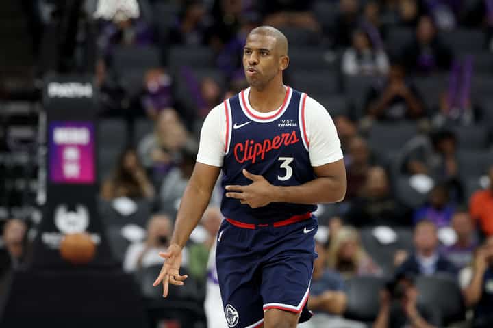 CHRIS Paul raises a howl after being dismissed by the struggling Los Angeles Clippers in the NBA regular season.