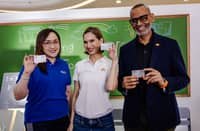 At the SM Podium launching of the BDO HOPE Mastercard are (from left) BDO senior vice president and Consumer Banking Group marketing head Ma. Nannette R. Regala; HOPE founder and executive chairperson Nanette Medved-Po; and Mastercard Philippines country manager Jason Crasto.