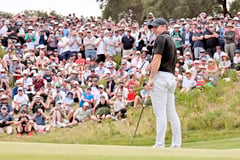 Rory pulls in crowd, but struggles