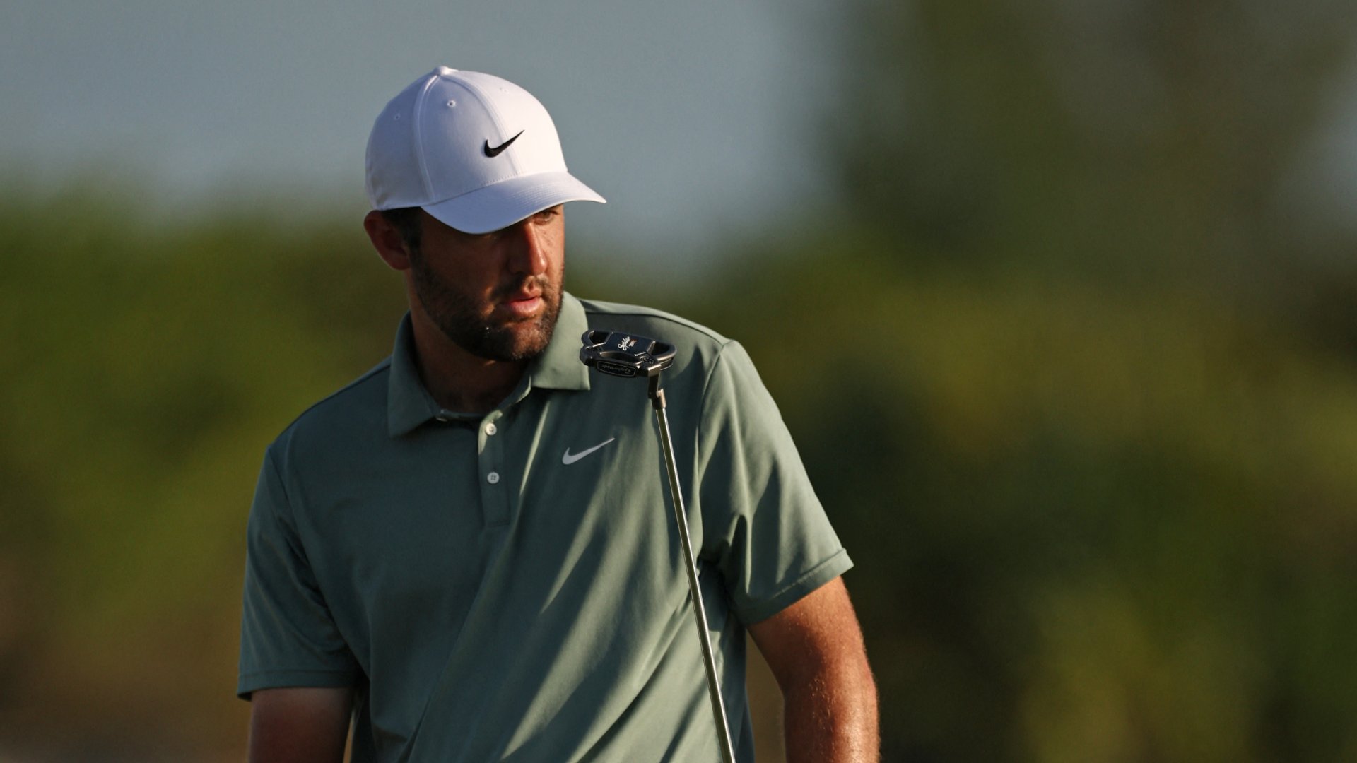 Scheffler joins 5-way tie for lead