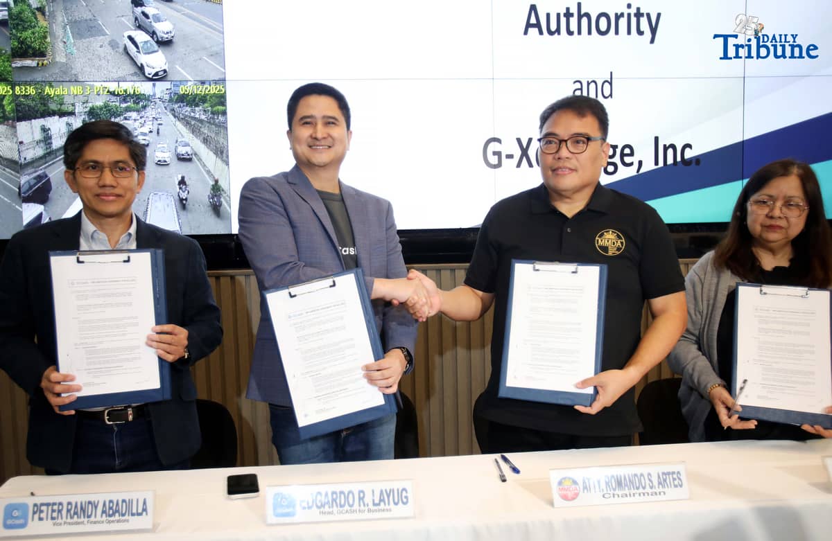 (December 05 2025) Metropolitan Manila Development Authority MMDA Chairman Atty. Romando Artes signed the Memorandum of Agreement MOA with Head Gcash for Business Edgardo Layug, Gcash Vice Pres. Finance Operations Petrer Randy Abadilla and MMDA Assistance General Manager for finance and Administration Maria Carolina Salgado, as a partnership on the payment of fines via e wallet GCash on a traffic violation held at MMDA office in Pasig City on Friday December 5 2025. Photo/Analy Labor