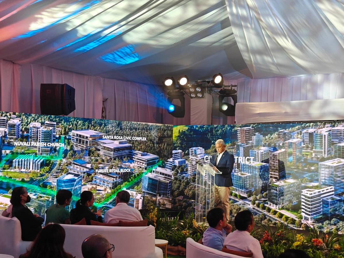 AYALA Land Estates senior vice president and group head Christopher Maglanoc shows the three districts of Metro Nuvali.