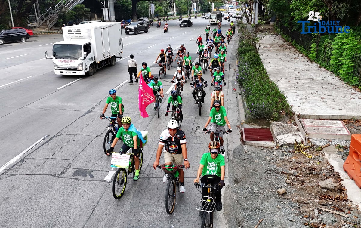 (December 06 2025) Hundreds of Cyclists gathered at the Quezon City Memorial Circle on Saturday December 6 2025, to participate the “Pedal for the Planet 2025”, an advocacy ride organized by Earth Island Institute Asia Pacific to mark human rights day and amplify calls for climate action, environmental protection and safer urban mobility. Photo/Analy Labor