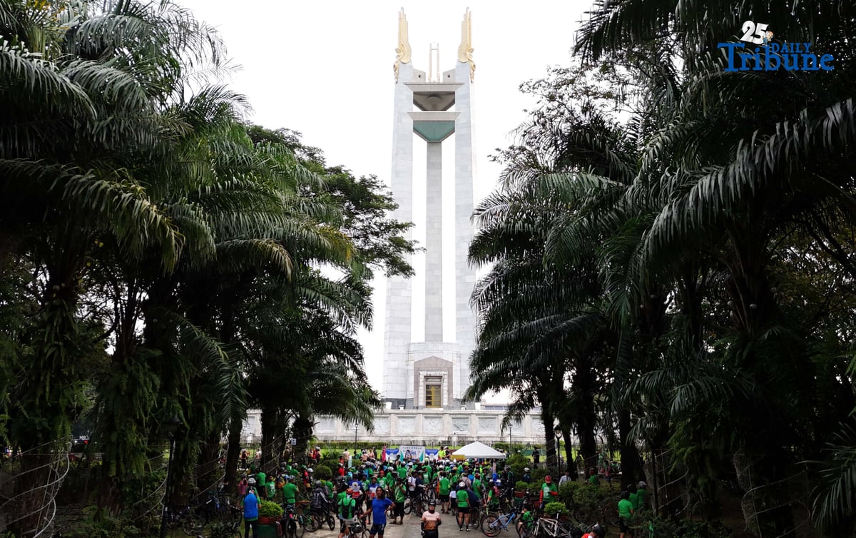 (December 06 2025) Hundreds of Cyclists gathered at the Quezon City Memorial Circle on Saturday December 6 2025, to participate the “Pedal for the Planet 2025”, an advocacy ride organized by Earth Island Institute Asia Pacific to mark human rights day and amplify calls for climate action, environmental protection and safer urban mobility. Photo/Analy Labor
