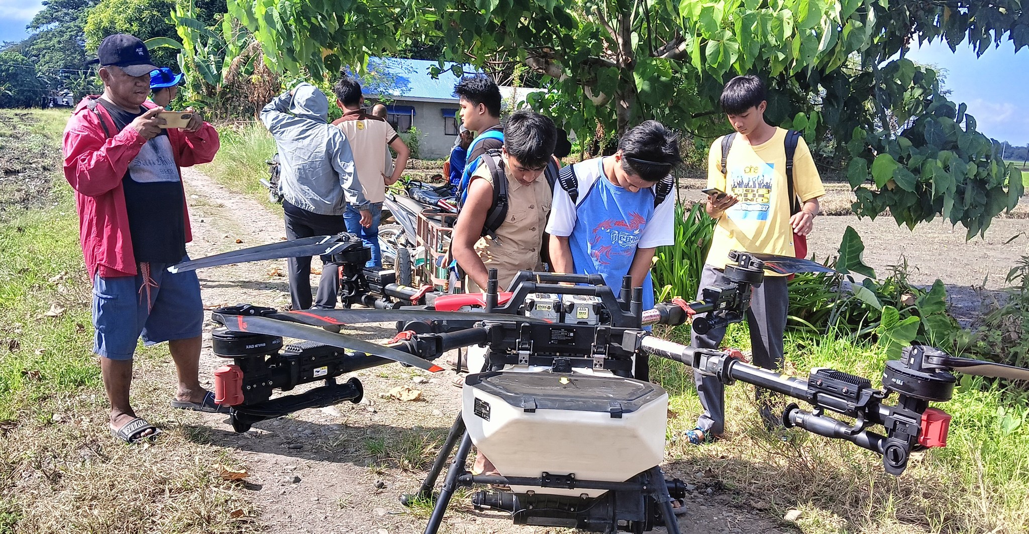 Drones cut rice planting time to 15 minutes