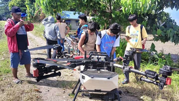 A DRONE demonstration in Mayantoc, Tarlac, shows that direct rice seeding can now be done in just 15 minutes for 1.2 hectares. Part of the SMART-ICM Project, this tech aims to cut production costs and boost farmers’ yields.