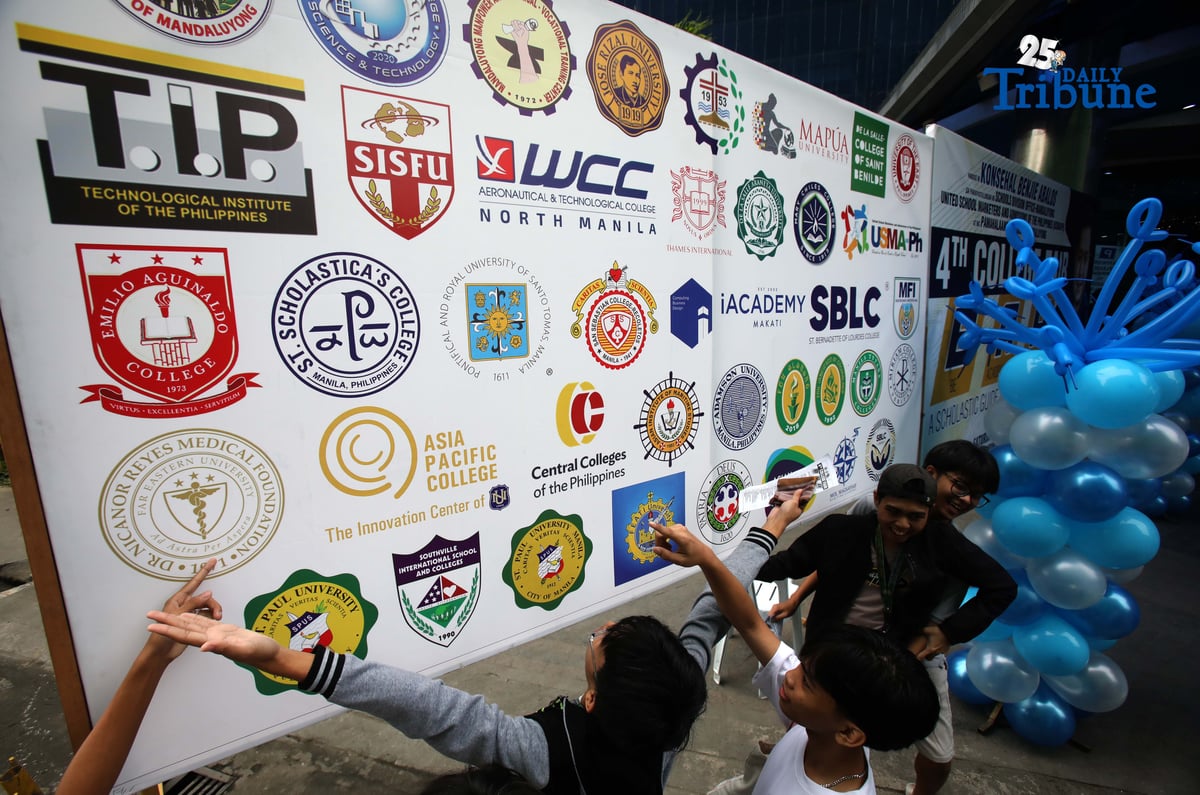 (December 06 2025) Grade 10 to 12 Students from Different school in Mandaluyong City, flocked at Mandaluyong City Hall on Saturday December 6 2025, to inquire the college Scholarship fair participated by 41 college school organized by Councilor Benjie Abalos with the support of Mandaluyong Mayor Menchie Abalos. Photo/Analy Labor