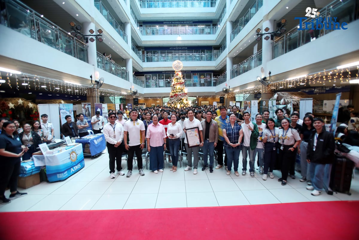 (December 06 2025) Grade 10 to 12 Students from Different school in Mandaluyong City, flocked at Mandaluyong City Hall on Saturday December 6 2025, to inquire the college Scholarship fair participated by 41 college school organized by Councilor Benjie Abalos with the support of Mandaluyong Mayor Menchie Abalos. Photo/Analy Labor