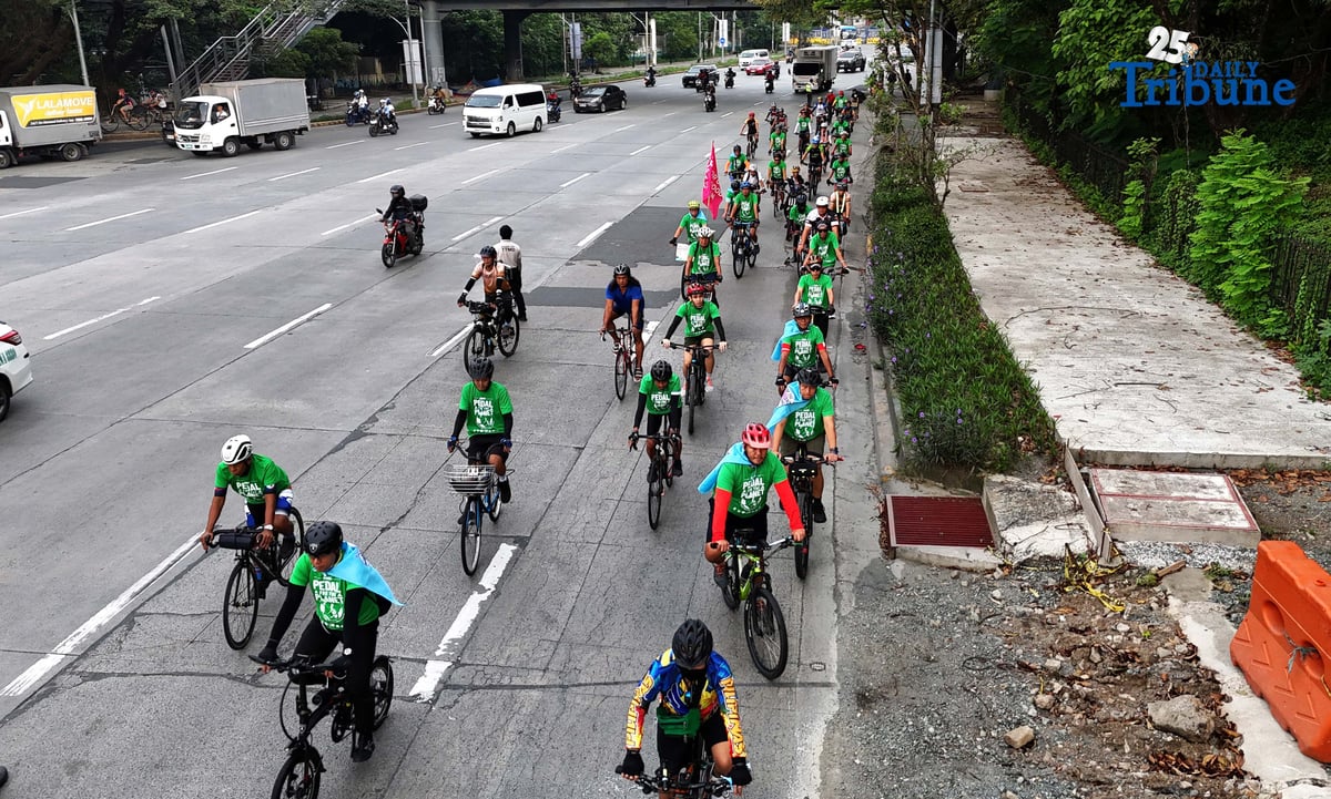(December 06 2025) Hundreds of Cyclists gathered at the Quezon City Memorial Circle on Saturday December 6 2025, to participate the “Pedal for the Planet 2025”, an advocacy ride organized by Earth Island Institute Asia Pacific to mark human rights day and amplify calls for climate action, environmental protection and safer urban mobility. Photo/Analy Labor