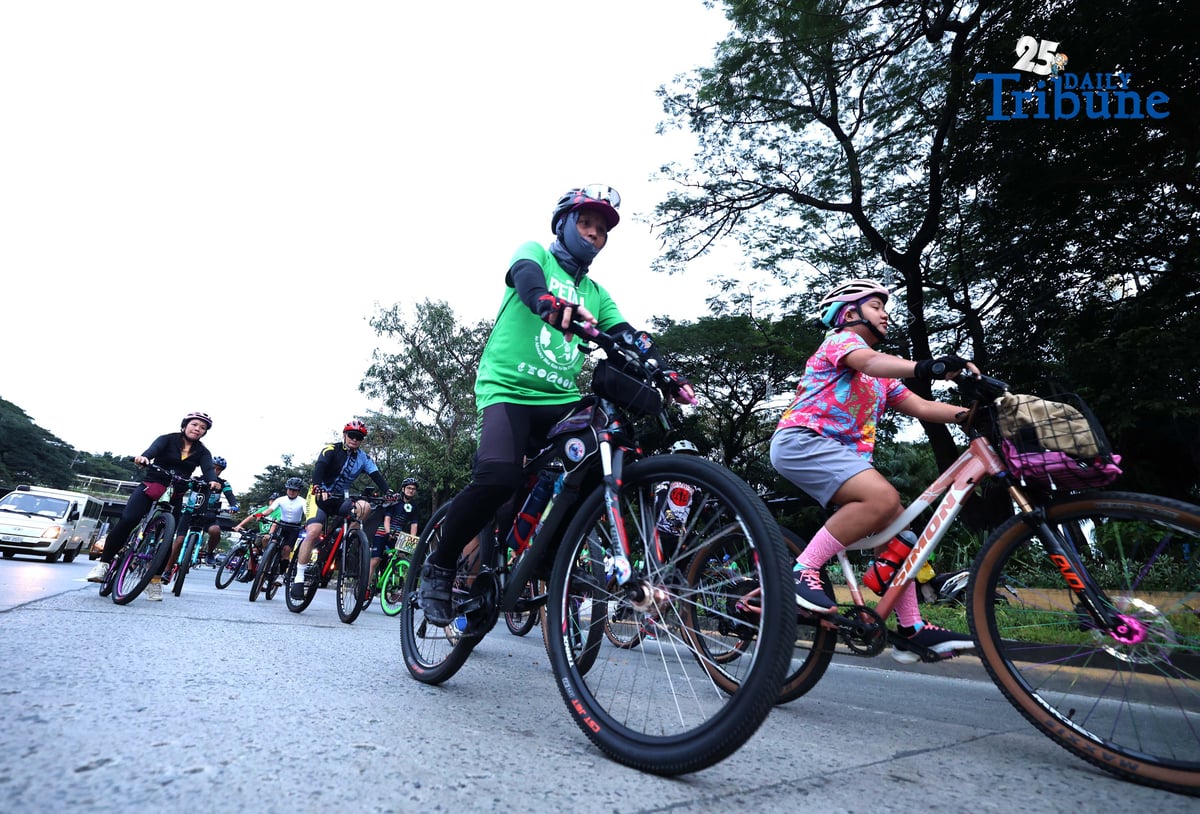 (December 06 2025) Hundreds of Cyclists gathered at the Quezon City Memorial Circle on Saturday December 6 2025, to participate the “Pedal for the Planet 2025”, an advocacy ride organized by Earth Island Institute Asia Pacific to mark human rights day and amplify calls for climate action, environmental protection and safer urban mobility. Photo/Analy Labor