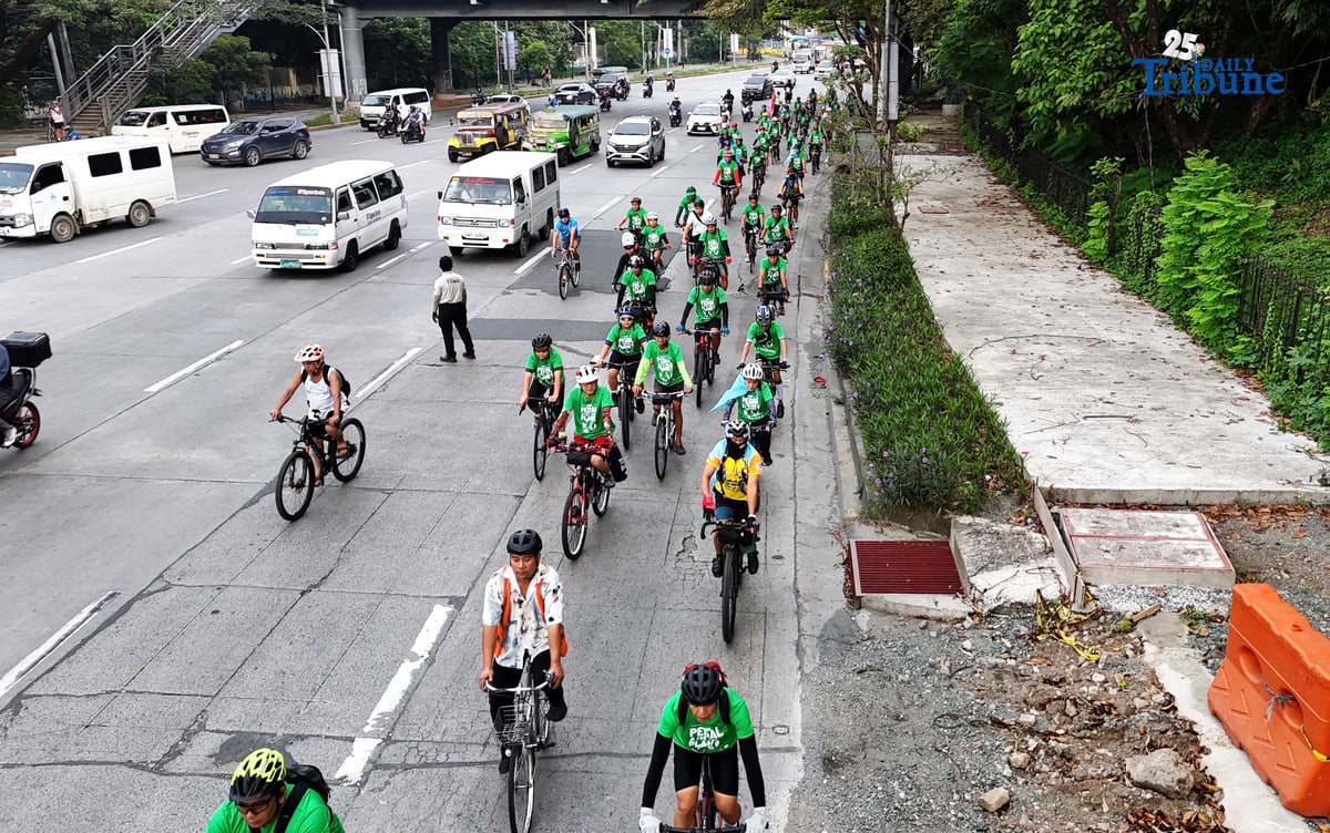 (December 06 2025) Hundreds of Cyclists gathered at the Quezon City Memorial Circle on Saturday December 6 2025, to participate the “Pedal for the Planet 2025”, an advocacy ride organized by Earth Island Institute Asia Pacific to mark human rights day and amplify calls for climate action, environmental protection and safer urban mobility. Photo/Analy Labor