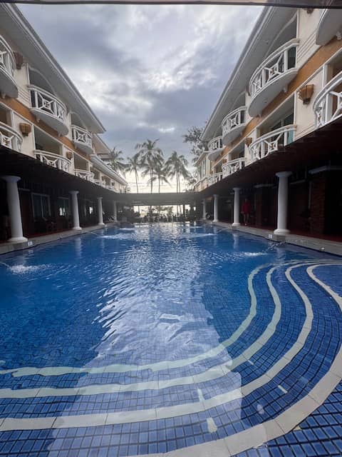 BORACAY Mandarin Hotel’s swimming pool.