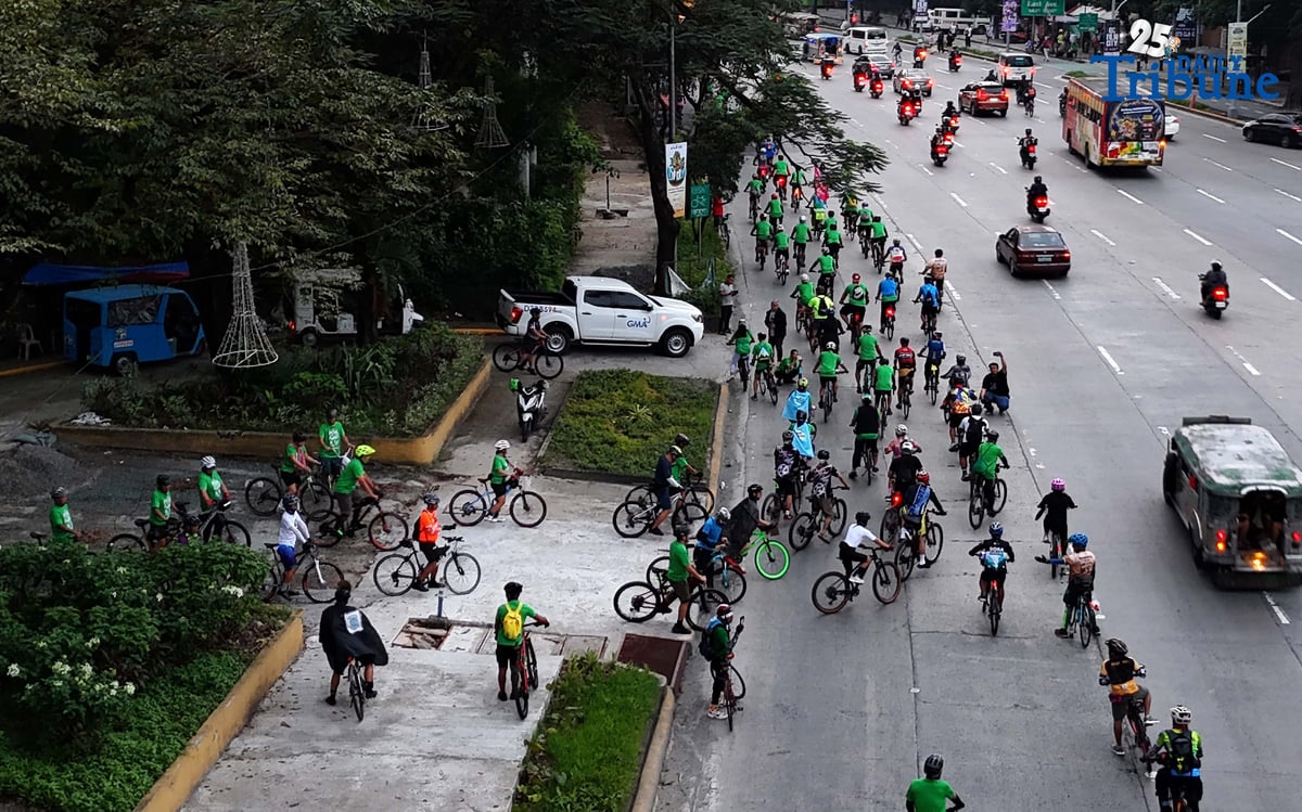 (December 06 2025) Hundreds of Cyclists gathered at the Quezon City Memorial Circle on Saturday December 6 2025, to participate the “Pedal for the Planet 2025”, an advocacy ride organized by Earth Island Institute Asia Pacific to mark human rights day and amplify calls for climate action, environmental protection and safer urban mobility. Photo/Analy Labor