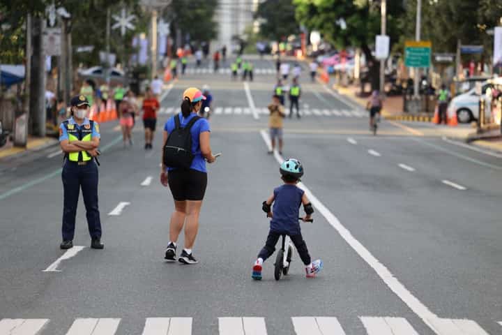 QCitizens and fitness enthusiasts from nearby communities enjoy car-free Sunday mornings for recreational activities with friends and family at Tomas Morato in Quezon City.