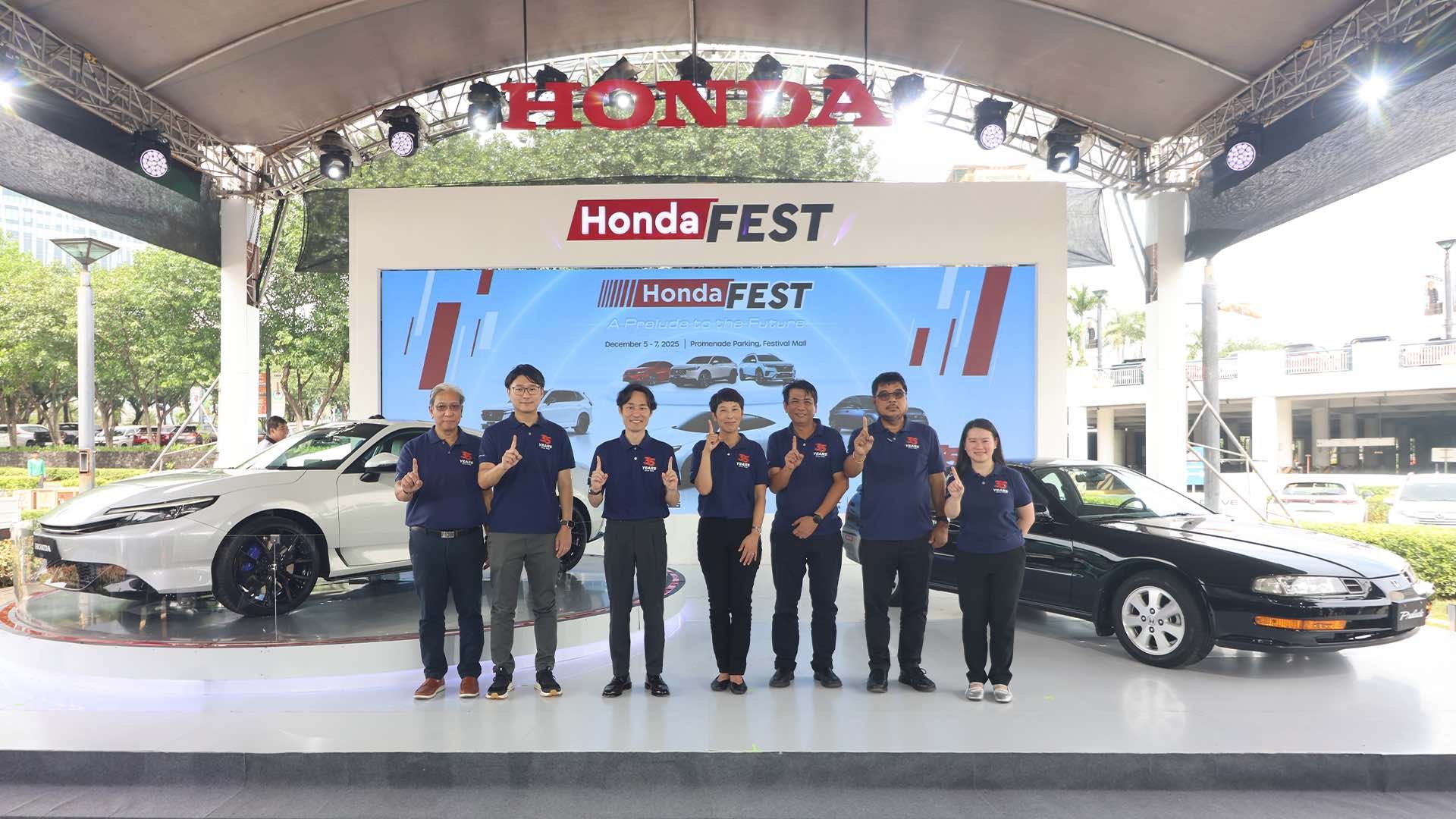 RIE Miyaki (center), Honda Cars Philippines Inc. president and executives from HCPI, opens the three-day Honda Fest that features the return of the Prelude.