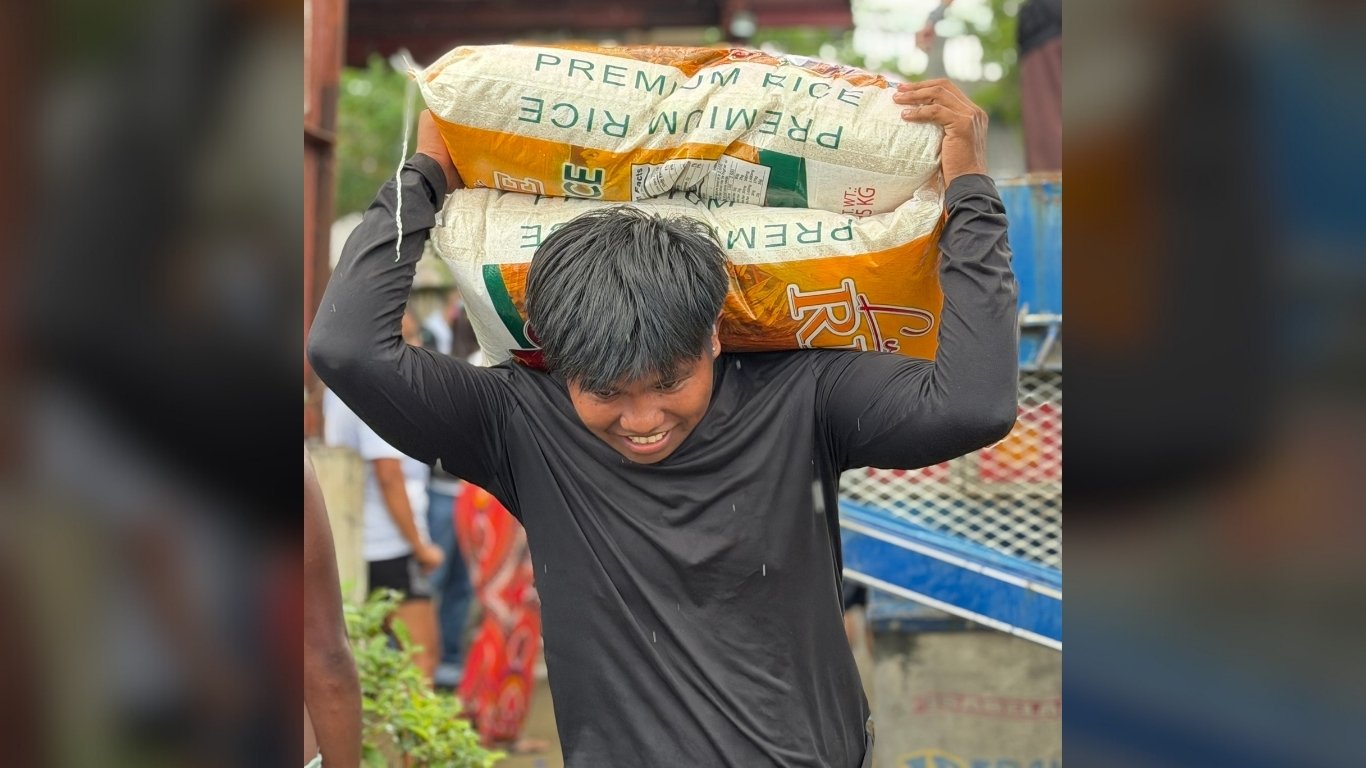 Bloomberry Foundation holds rice relief ops in Catanduanes