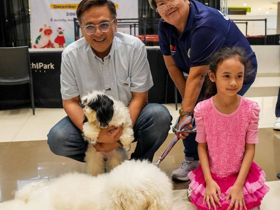 Muntinlupa City holds Christmas paw-ty
