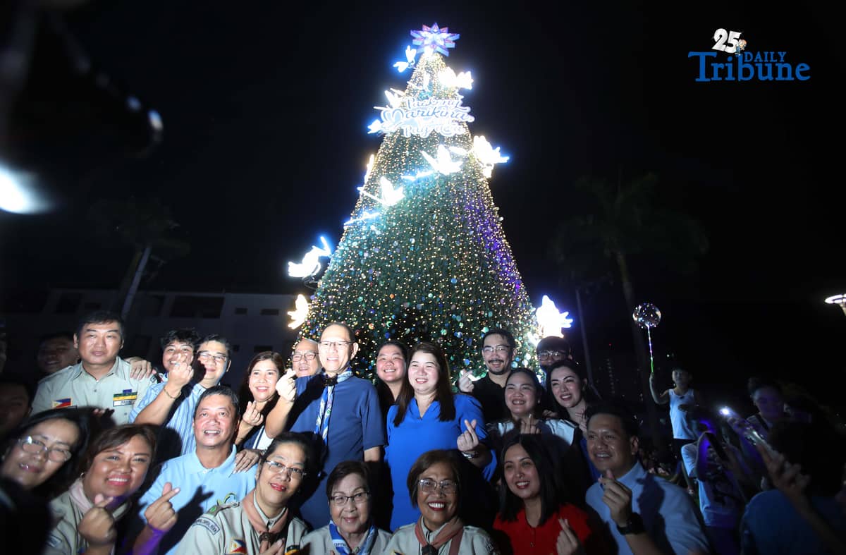 Marikina Mayor Maan Teodoro and 1st District Representative Marcy Teodoro led the lighting of the giant Christmas tree at Marikina City Hall on Monday night, 8 December 2025.

The ceremony coincided with the city’s 29th cityhood anniversary, with Marikeños joining the celebration.