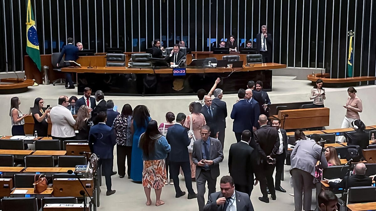 Bid to shorten Bolsonaro jail term sparks Congress ruckus