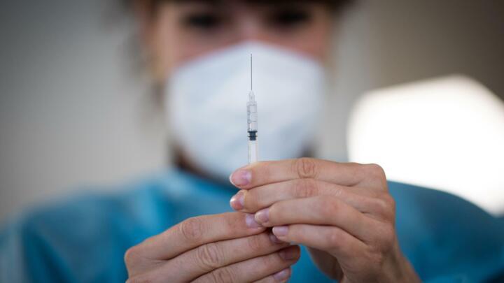 U.S. investigates possible Covid vaccine deaths