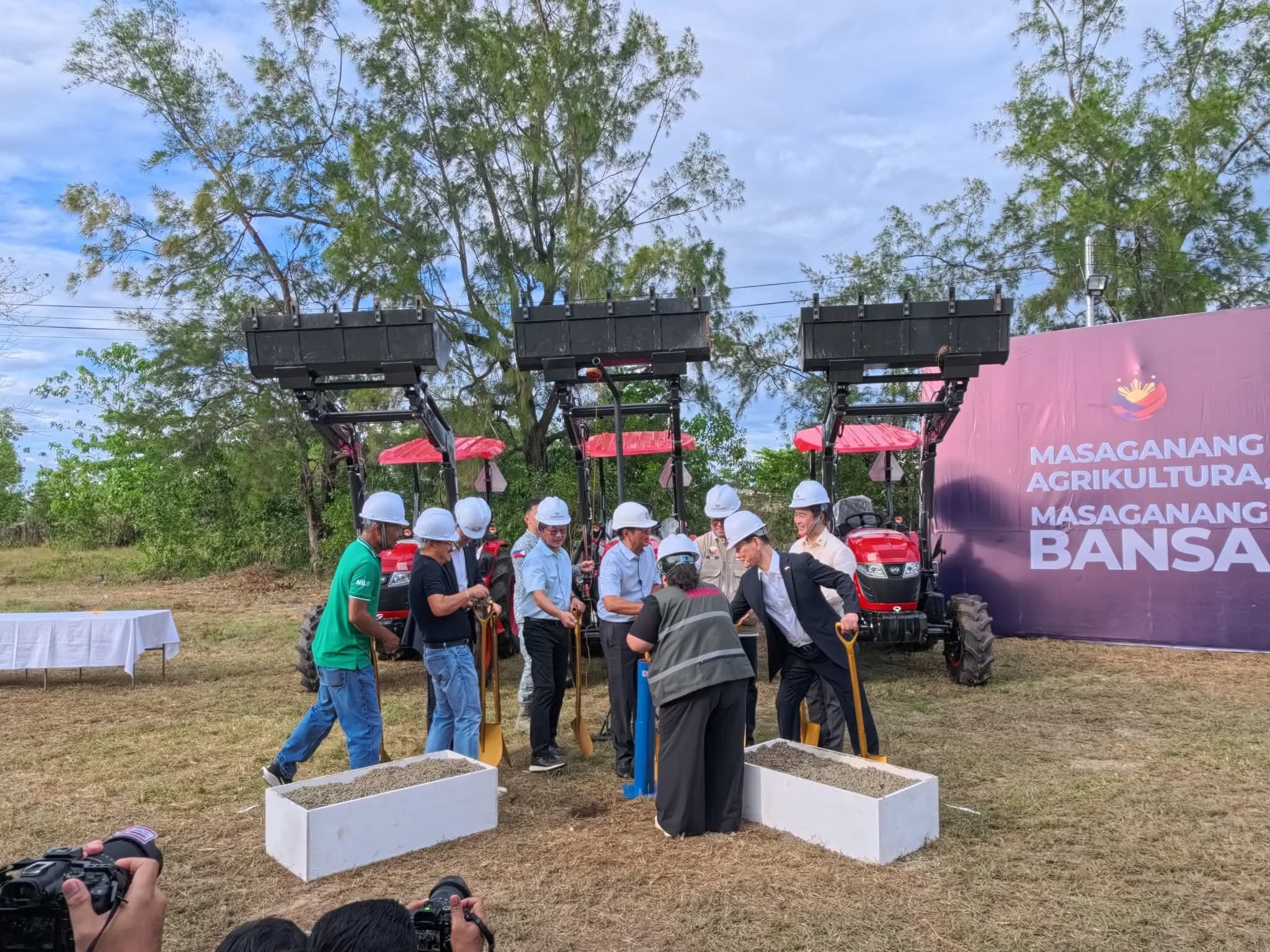 Marcos inaugurates $100-M Korean agricultural machinery complex in Nueva Ecija
