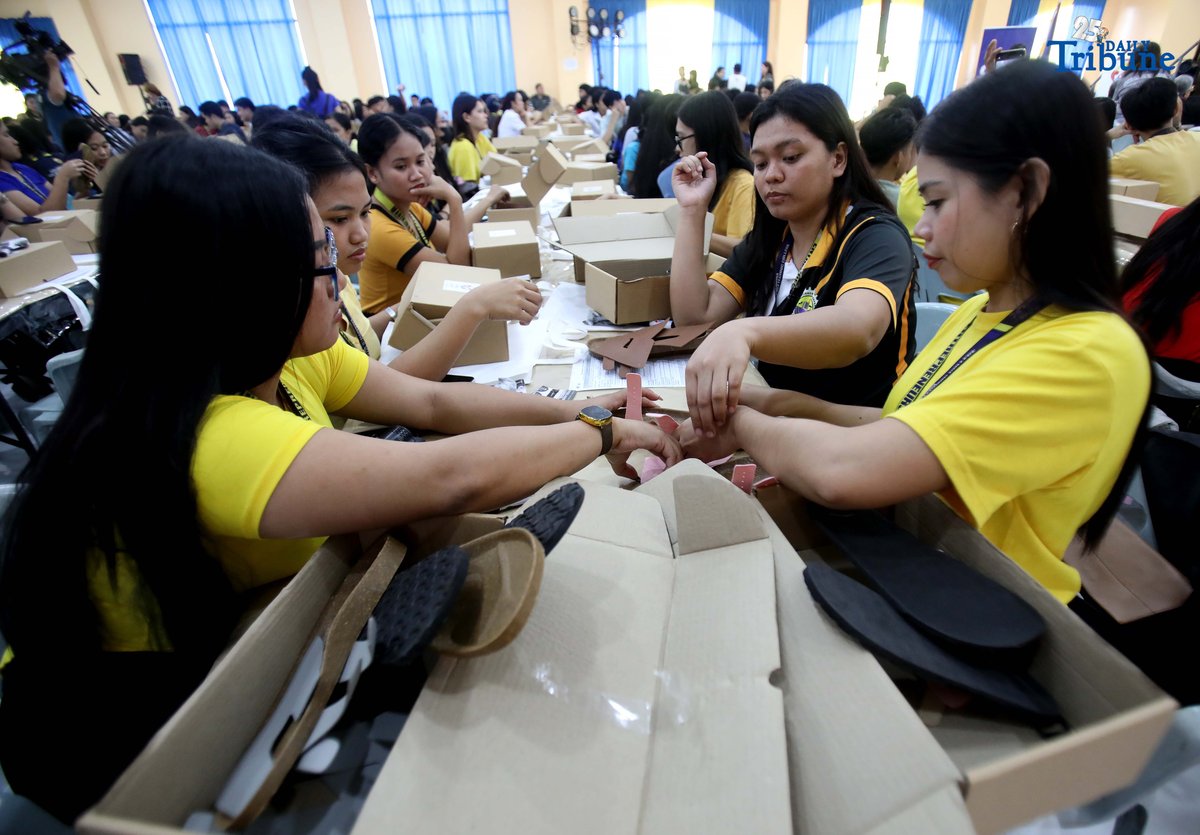 (December 11 2025) Around 600 students from different school participate the making shoes training, during the Design Innovation for the Youth (DIY) footwear making training organized by the Filipino Footwear Alliance Association (FFAA) and the Department of Trade and Industry (DTI) at the Marikina Polytechnic College in Marikina City on Thursday, December 11, 2025. Photo/Analy Labor