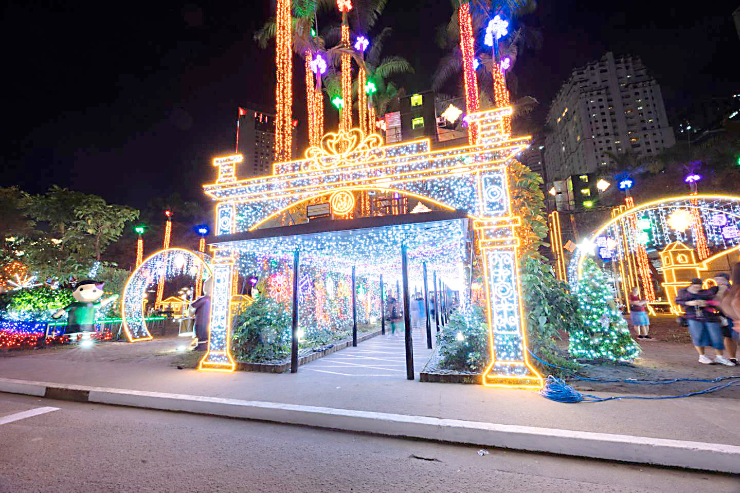 Lower power rates:
Meralco Brings Good News This Holiday Season