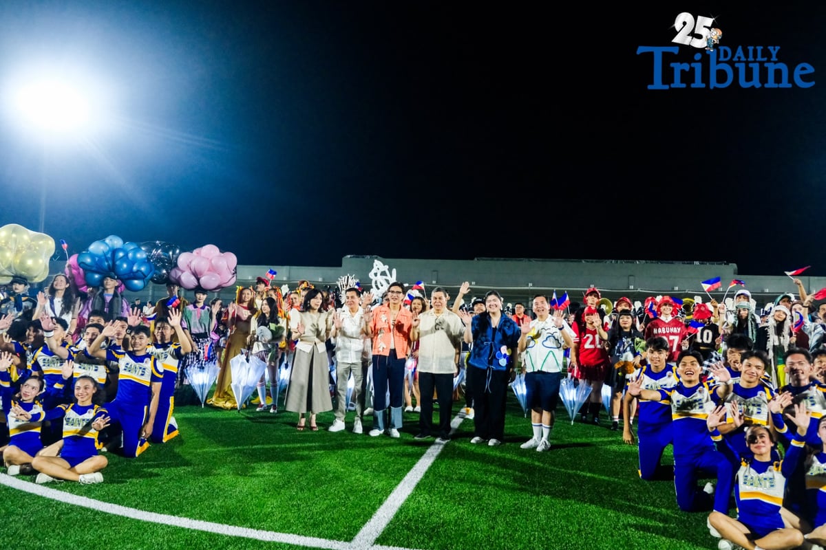 SM Supermalls president Steven Tan and Suyen Corp. founder Ben Chan (center) at ‘Ternocon: Palaro’ in SM MOA football field
